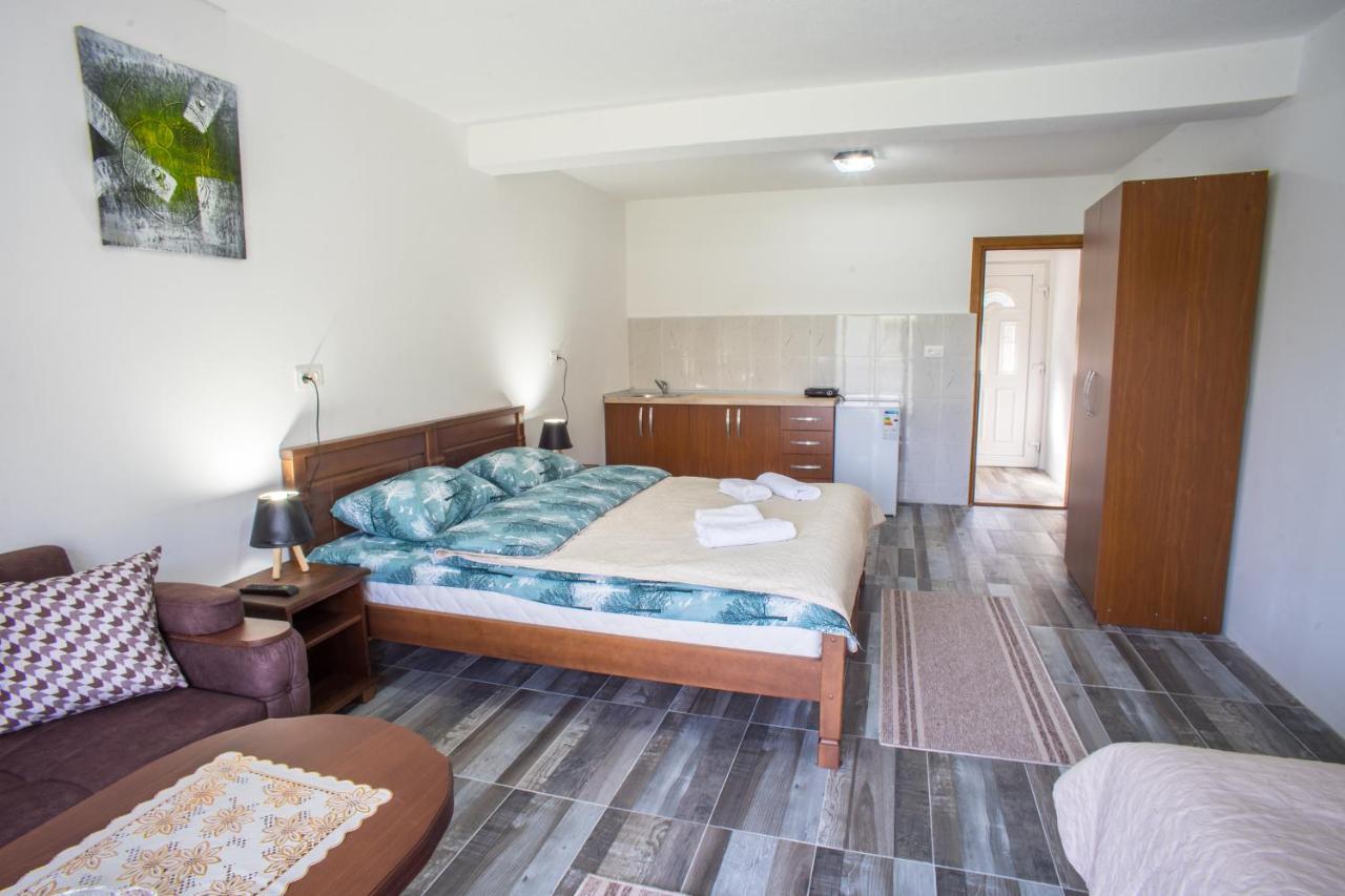Apartmani Jezero Žabljak Exteriör bild