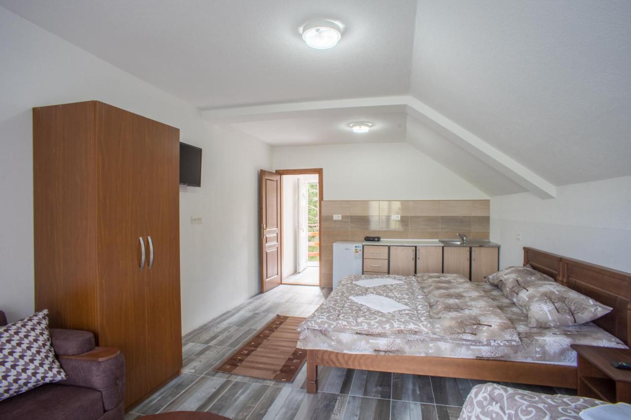 Apartmani Jezero Žabljak Exteriör bild