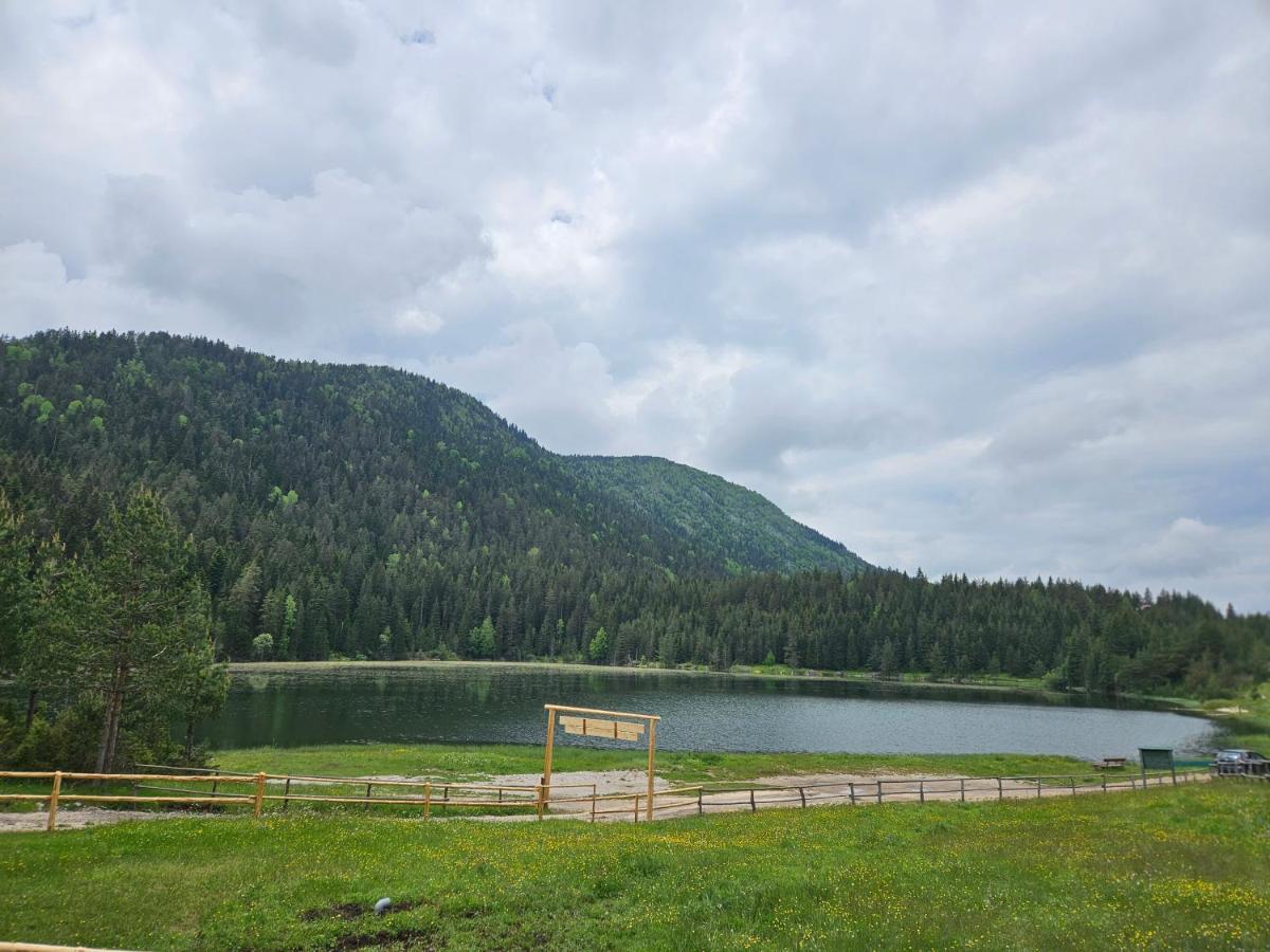 Apartmani Jezero Žabljak Exteriör bild